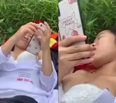 hai-em-hoc-sinh-thich-du-nhau