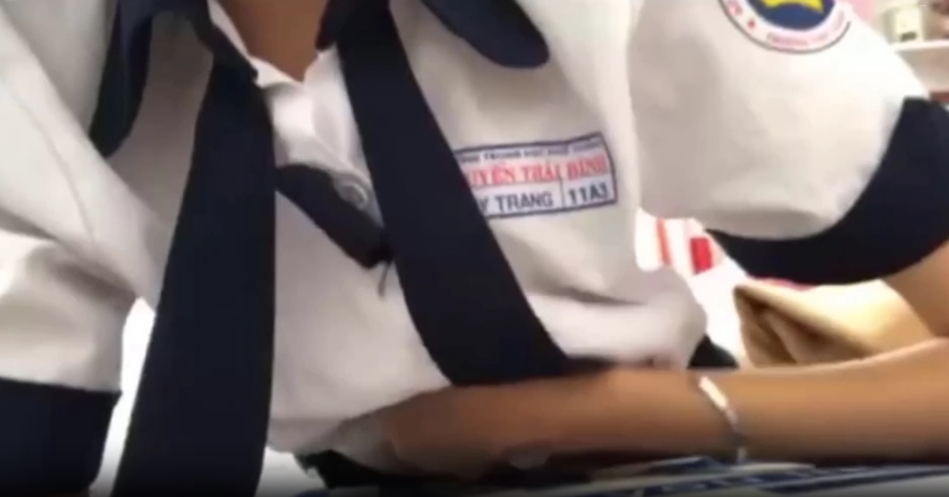 nen-em-nu-sinh-co-mau-trang-cao